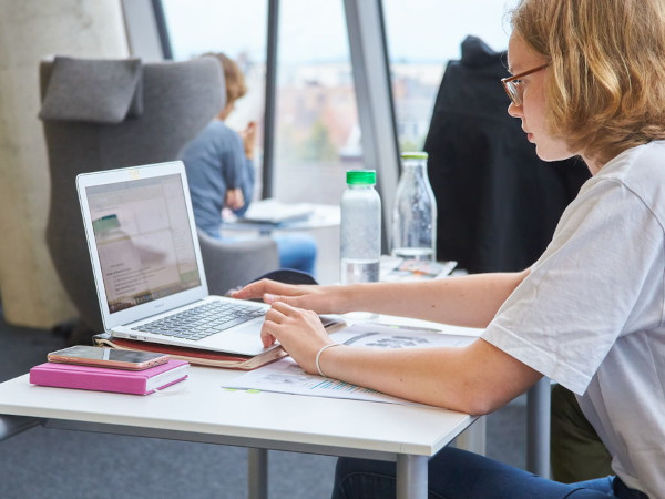 Lernen in der Freiburger Unibibliothek 