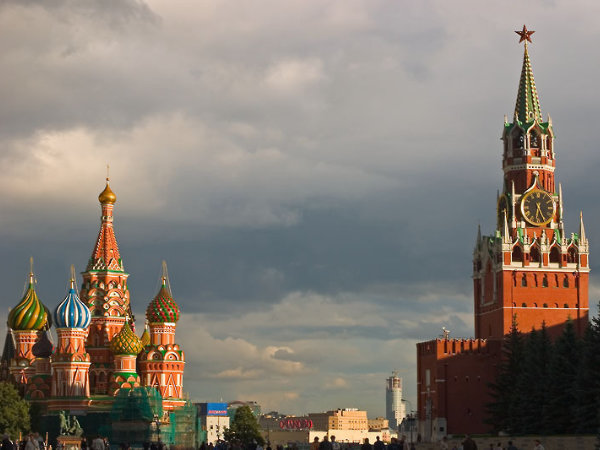 Der Kreml und Kathedrale von St.-Basilikum am Roten Platz in Moskau.